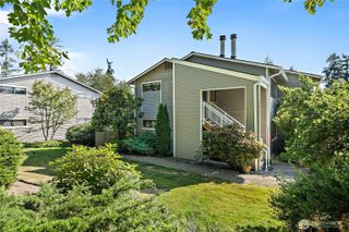 9922 NE 144th Lane #502, Kirkland, WA 98034