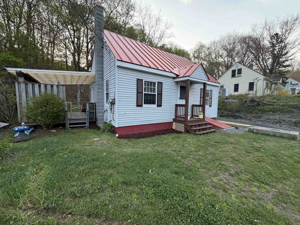 10 Randall Street, Springfield, VT 05156