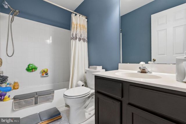 10 STRATFORD CT, Burlington, NJ 08016