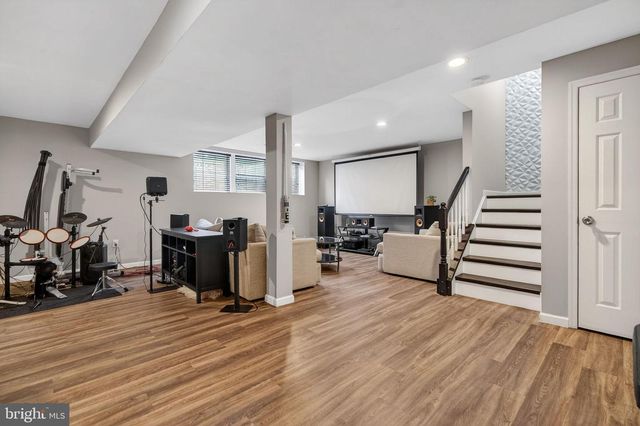 10 STRATFORD CT, Burlington, NJ 08016