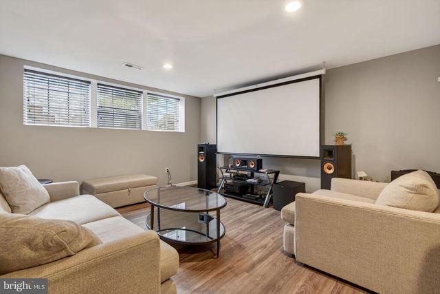 10 STRATFORD CT, Burlington, NJ 08016