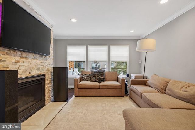 10 STRATFORD CT, Burlington, NJ 08016