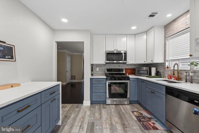 10 STRATFORD CT, Burlington, NJ 08016