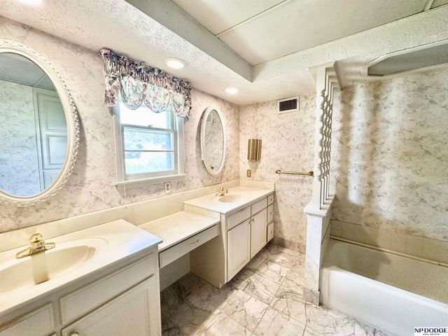 2105 S 120 Street, Omaha, NE 68144