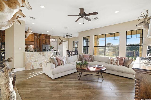 204 SEEWALD RD, Boerne, TX 78006