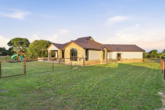 204 SEEWALD RD, Boerne, TX 78006