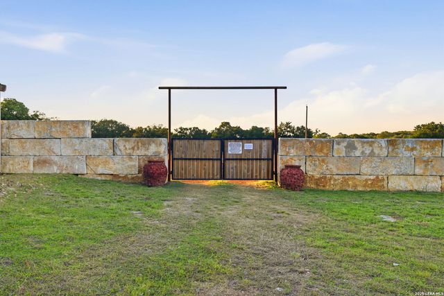 204 SEEWALD RD, Boerne, TX 78006