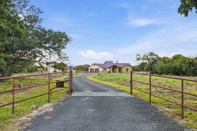 204 SEEWALD RD, Boerne, TX 78006