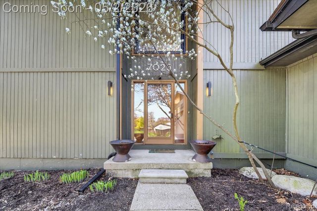 7025 Cedarbank Drive, West Bloomfield Charter Township, MI 48324