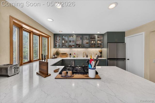 7025 Cedarbank Drive, West Bloomfield Charter Township, MI 48324