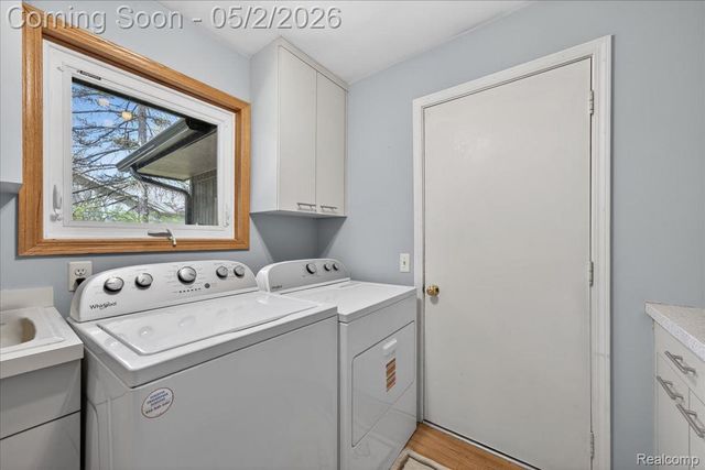 7025 Cedarbank Drive, West Bloomfield Charter Township, MI 48324