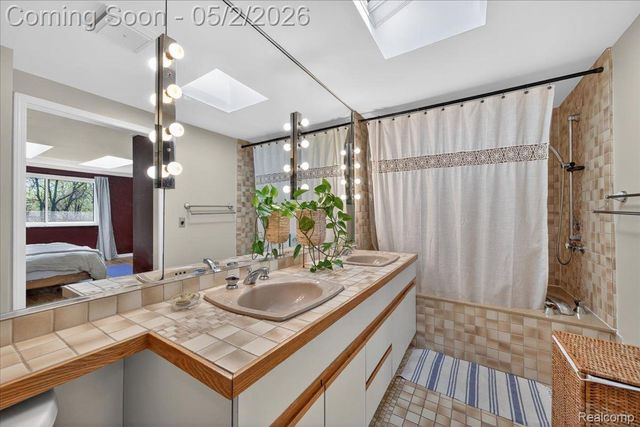 7025 Cedarbank Drive, West Bloomfield Charter Township, MI 48324