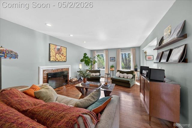7025 Cedarbank Drive, West Bloomfield Charter Township, MI 48324