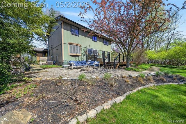 7025 Cedarbank Drive, West Bloomfield Charter Township, MI 48324