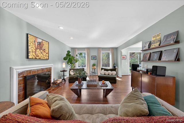 7025 Cedarbank Drive, West Bloomfield Charter Township, MI 48324