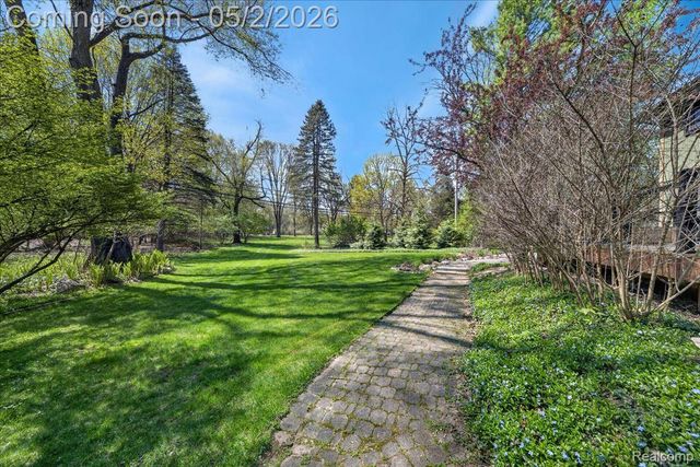 7025 Cedarbank Drive, West Bloomfield Charter Township, MI 48324
