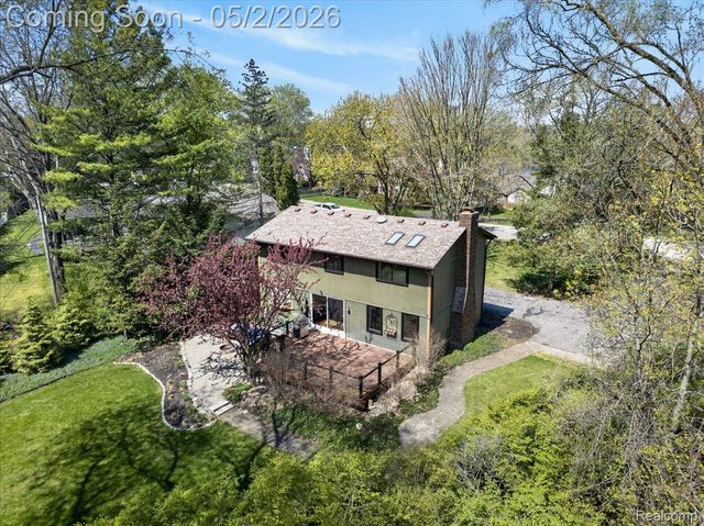 7025 Cedarbank Drive, West Bloomfield Charter Township, MI 48324