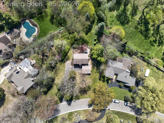 7025 Cedarbank Drive, West Bloomfield Charter Township, MI 48324