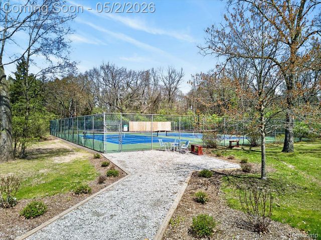 7025 Cedarbank Drive, West Bloomfield Charter Township, MI 48324