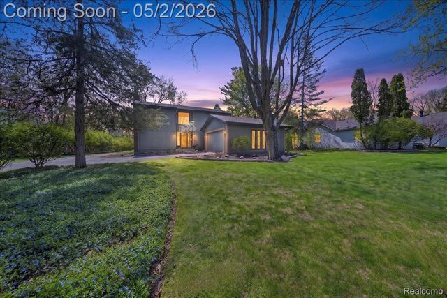 7025 Cedarbank Drive, West Bloomfield Charter Township, MI 48324