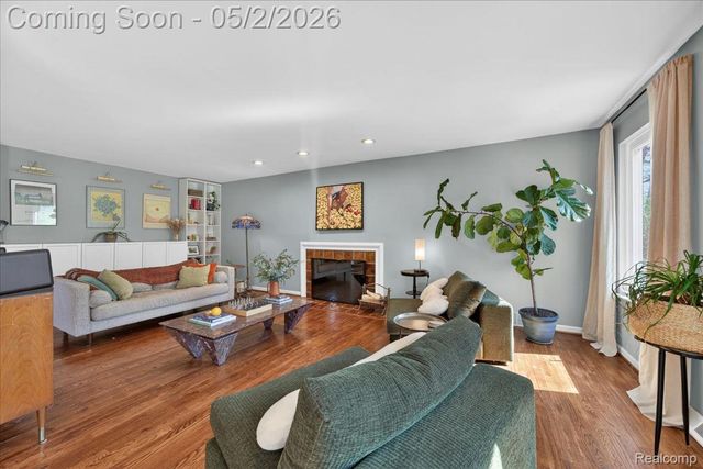 7025 Cedarbank Drive, West Bloomfield Charter Township, MI 48324