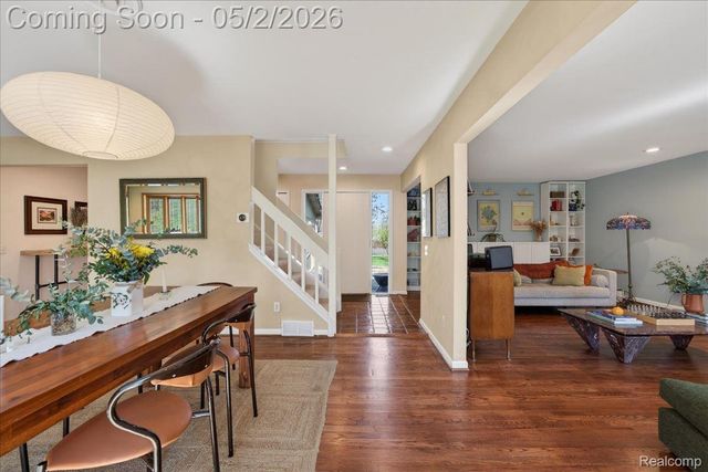 7025 Cedarbank Drive, West Bloomfield Charter Township, MI 48324