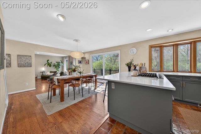 7025 Cedarbank Drive, West Bloomfield Charter Township, MI 48324