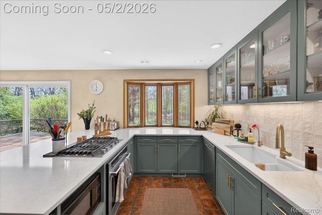 7025 Cedarbank Drive, West Bloomfield Charter Township, MI 48324