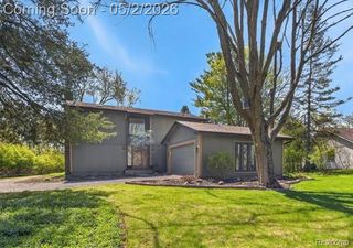 7025 Cedarbank Drive, West Bloomfield Charter Township, MI 48324
