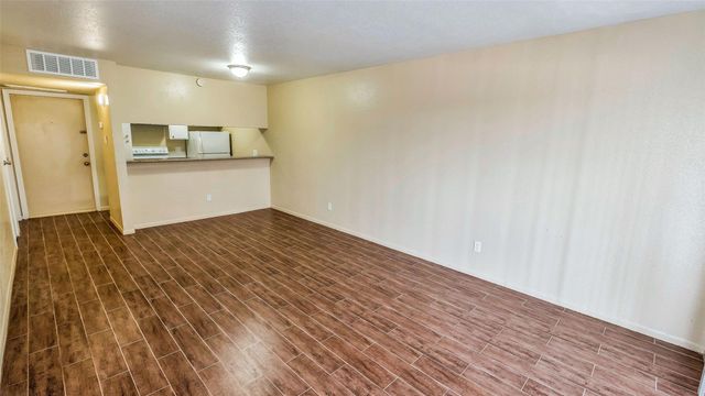 3035 Walnut Bend Lane 35, Houston, TX 77042
