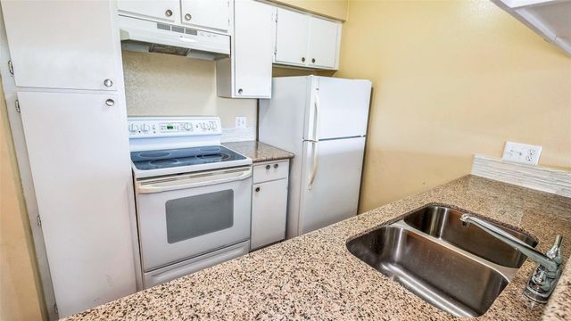 3035 Walnut Bend Lane 35, Houston, TX 77042