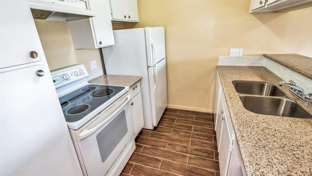 3035 Walnut Bend Lane 35, Houston, TX 77042