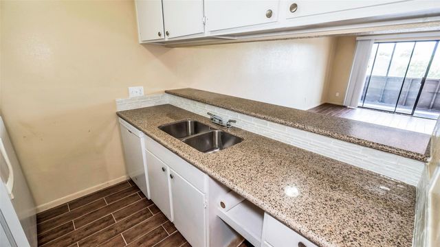 3035 Walnut Bend Lane 35, Houston, TX 77042