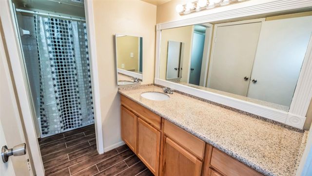 3035 Walnut Bend Lane 35, Houston, TX 77042
