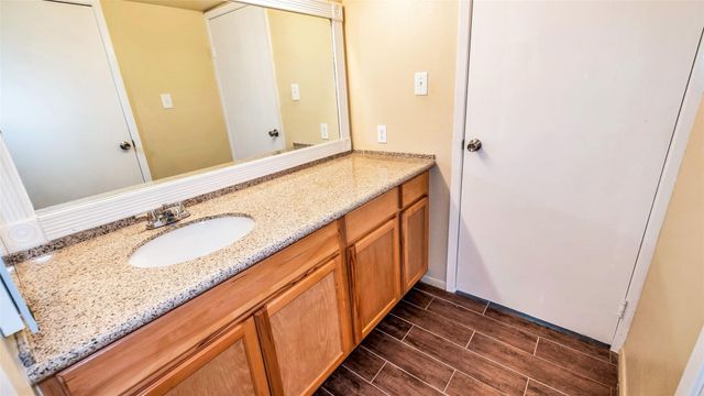 3035 Walnut Bend Lane 35, Houston, TX 77042