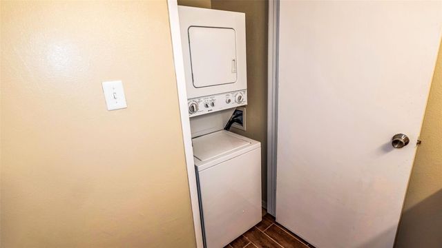 3035 Walnut Bend Lane 35, Houston, TX 77042