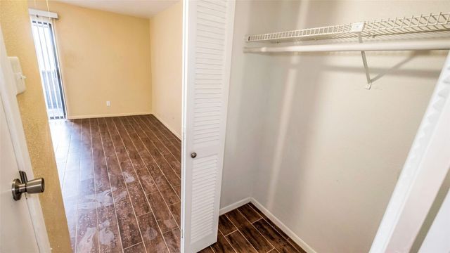 3035 Walnut Bend Lane 35, Houston, TX 77042