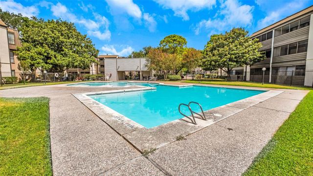 3035 Walnut Bend Lane 35, Houston, TX 77042