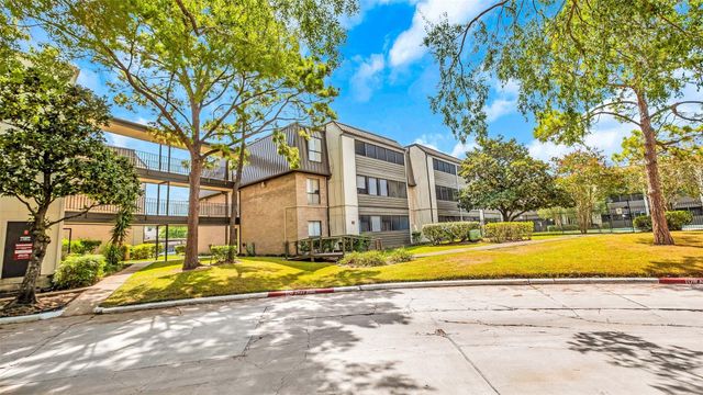 3035 Walnut Bend Lane 35, Houston, TX 77042