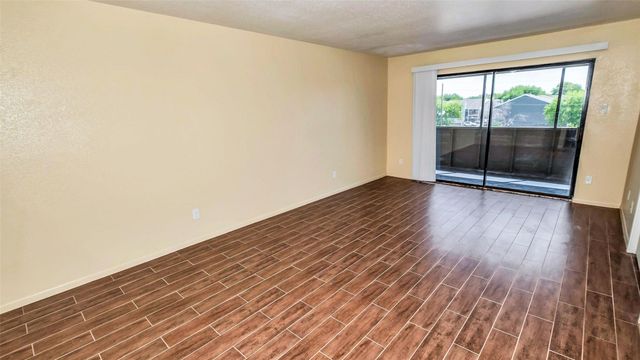 3035 Walnut Bend Lane 35, Houston, TX 77042