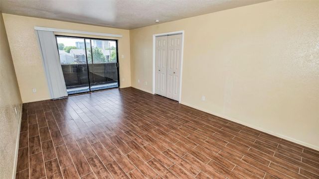 3035 Walnut Bend Lane 35, Houston, TX 77042