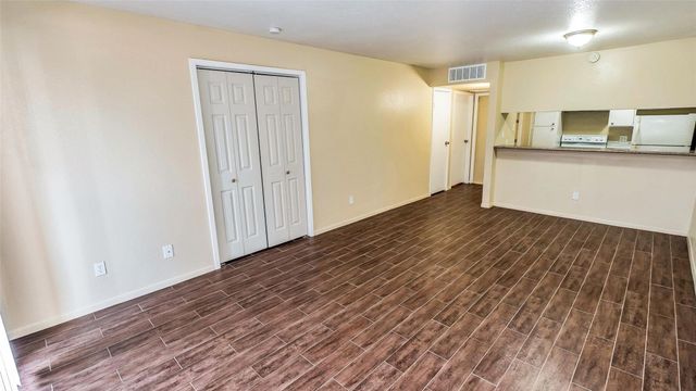 3035 Walnut Bend Lane 35, Houston, TX 77042