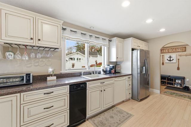 75 Neal Shore Road, Meredith, NH 03253