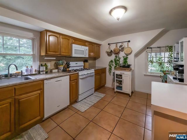 19 Bedford Road, Dumont, NJ 07628