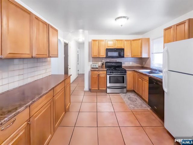 19 Bedford Road, Dumont, NJ 07628