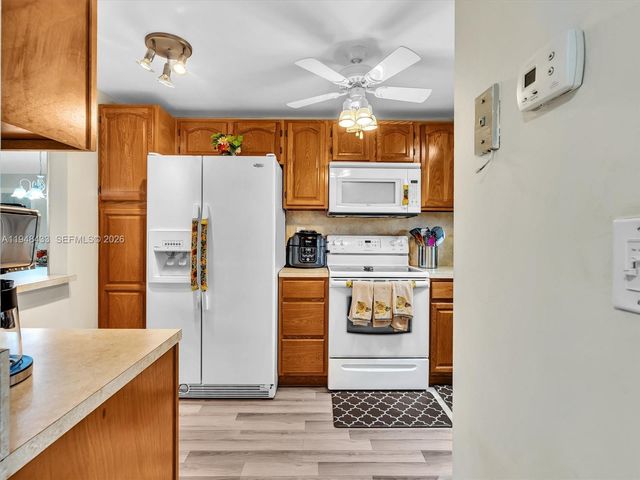 9420 S Hollybrook Lake Dr 302, Pembroke Pines, FL 33025