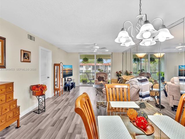 9420 S Hollybrook Lake Dr 302, Pembroke Pines, FL 33025