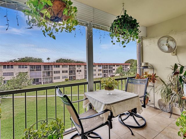 9420 S Hollybrook Lake Dr 302, Pembroke Pines, FL 33025