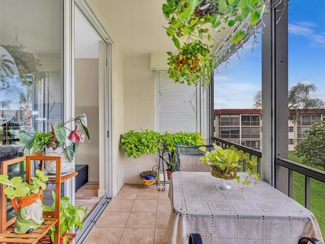 9420 S Hollybrook Lake Dr 302, Pembroke Pines, FL 33025