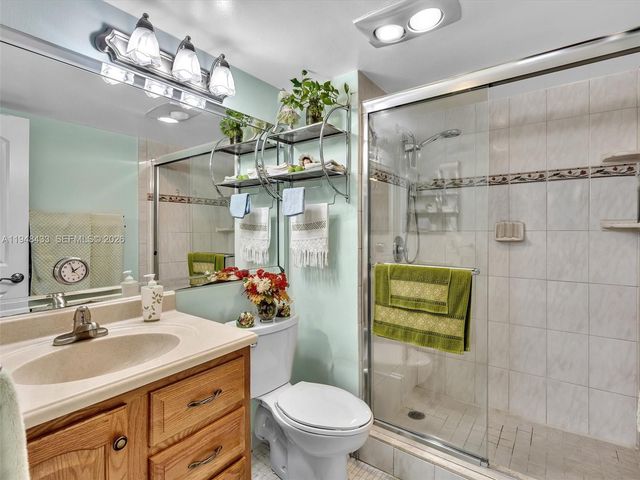 9420 S Hollybrook Lake Dr 302, Pembroke Pines, FL 33025